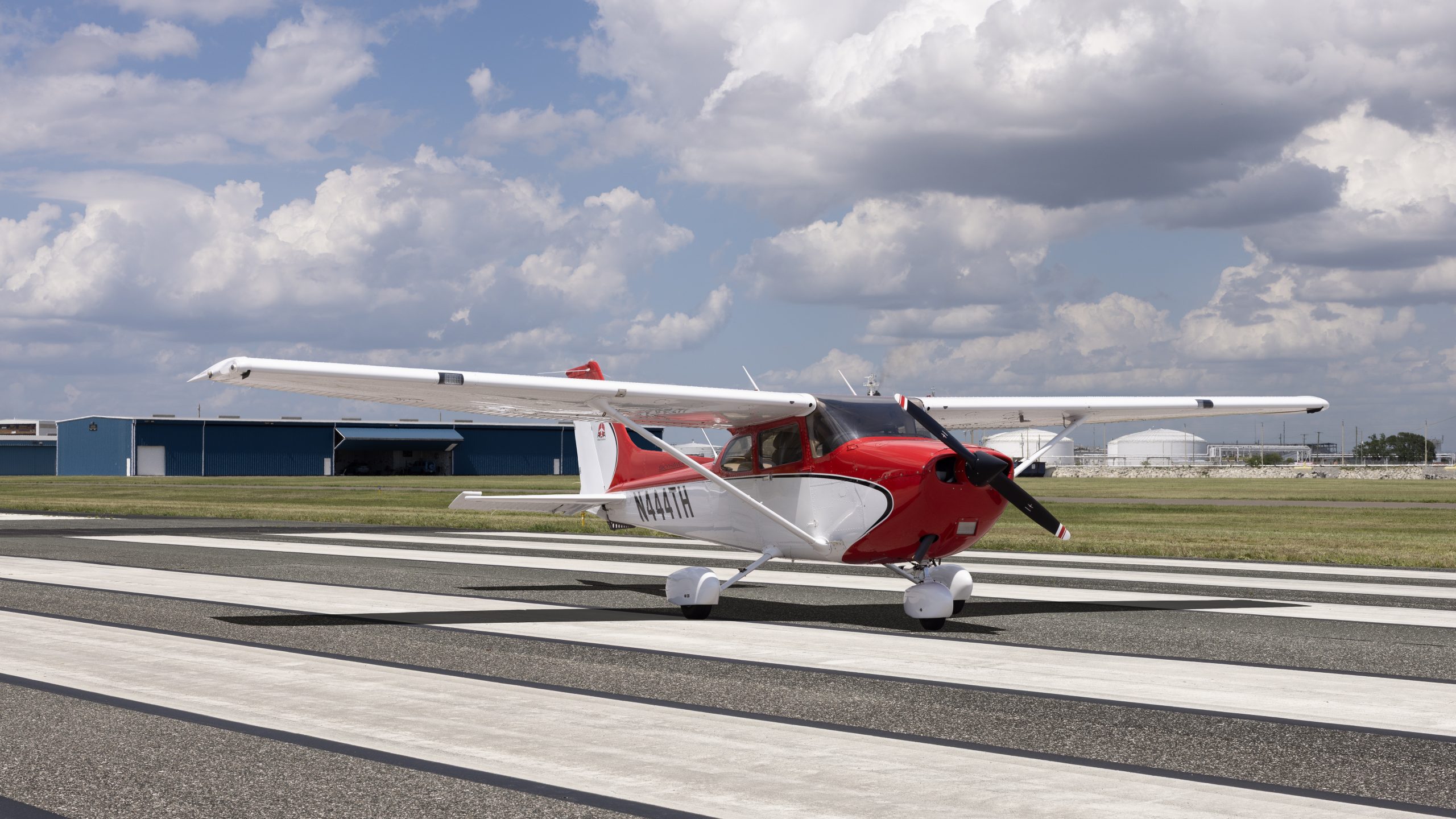 N444TH_angle_sky