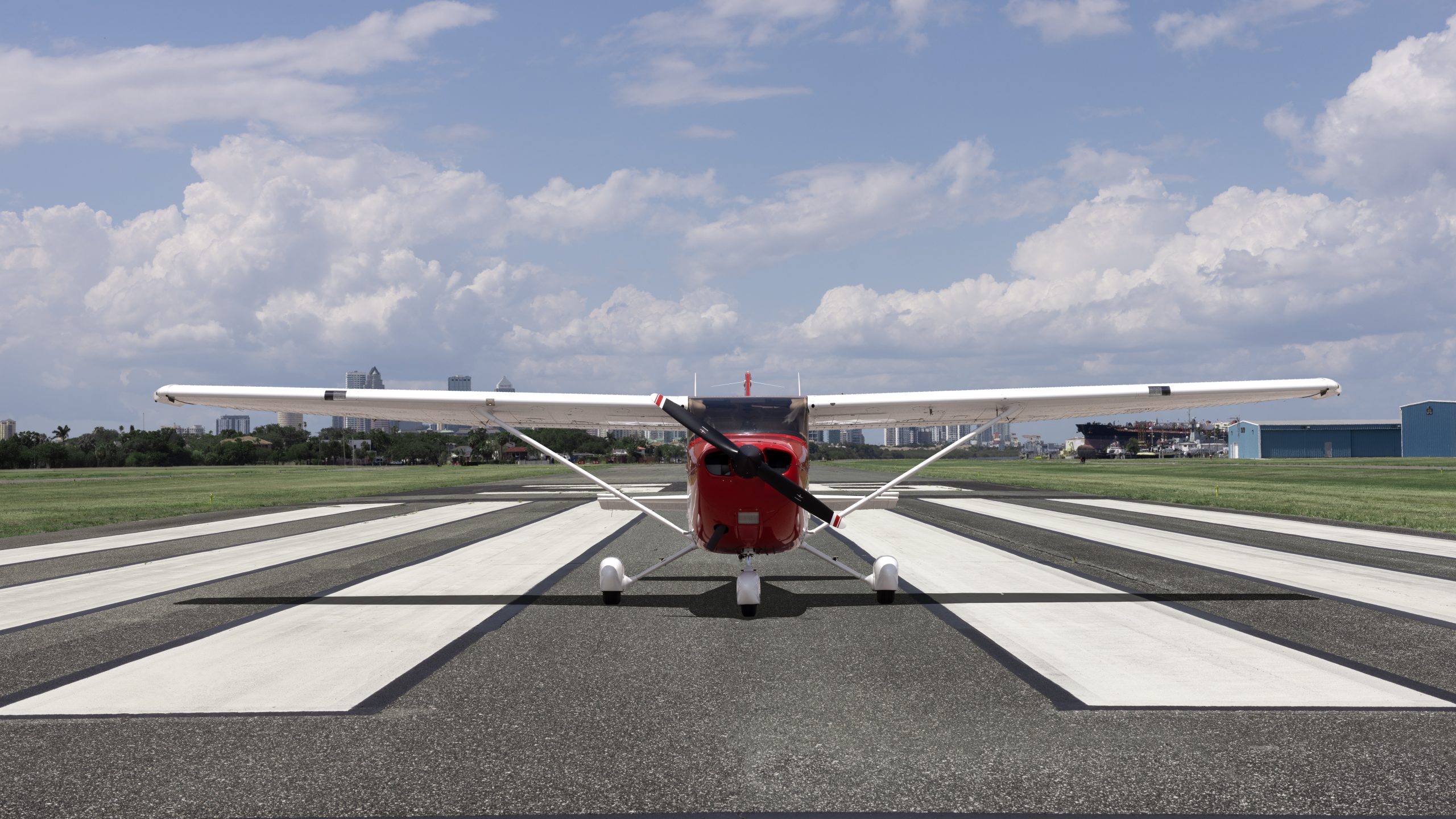 N444TH_front_sky