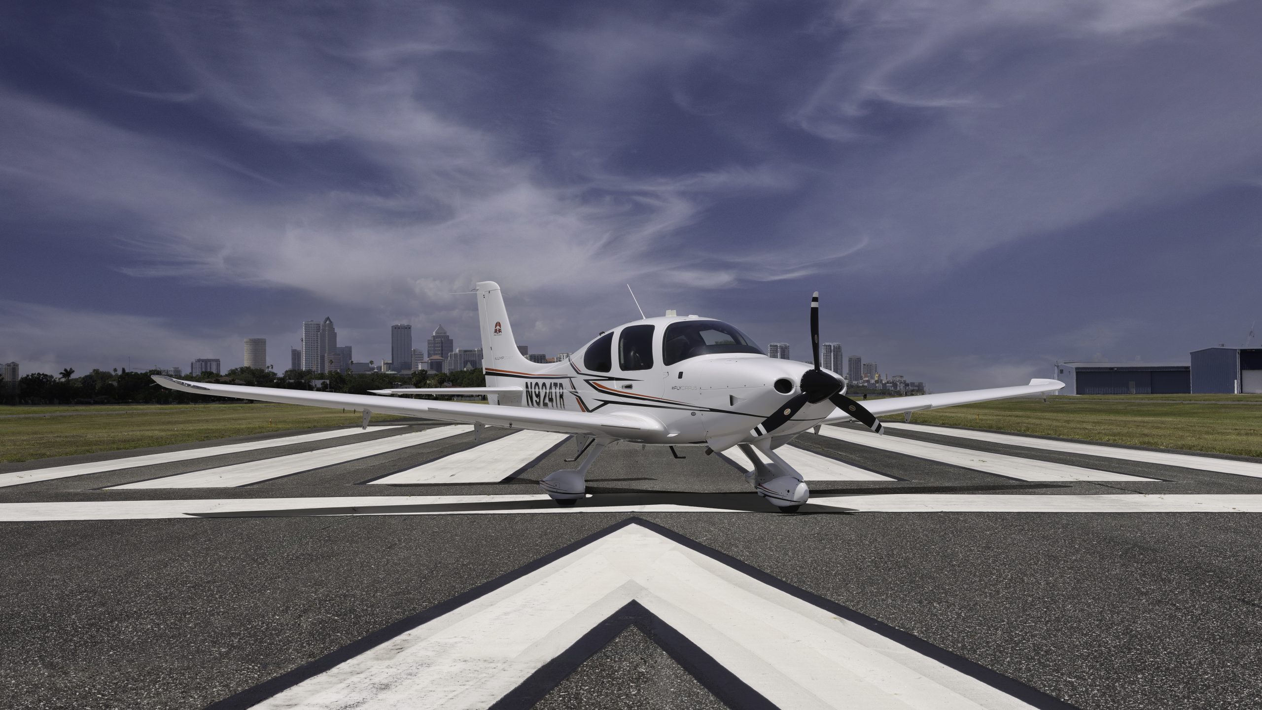 N924TR_angle_sky