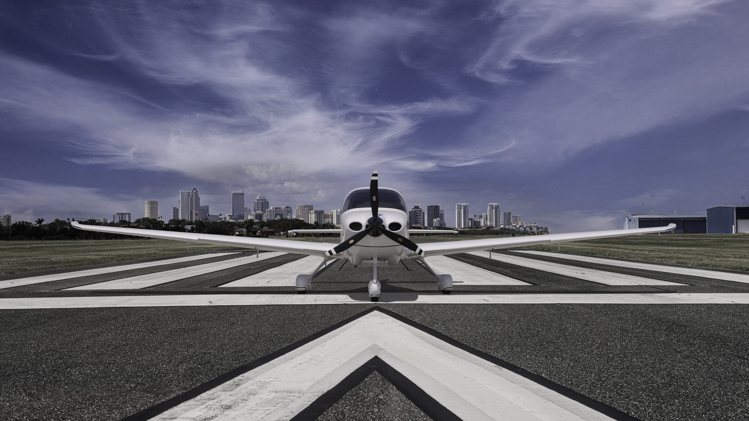 N924TR_front_sky